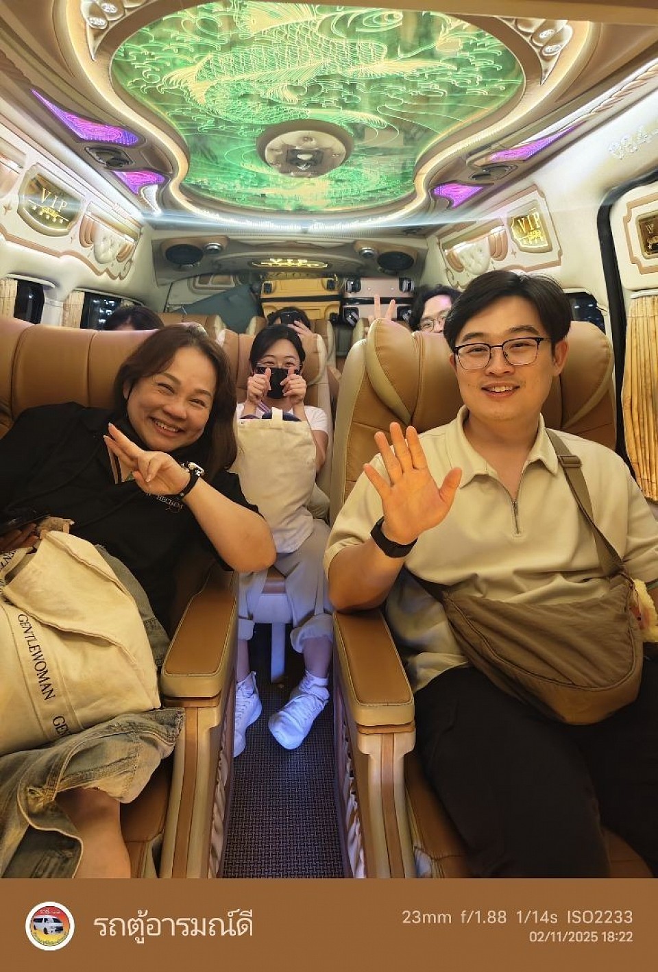 เช่ารถตู้เที่ยว ตลาดน้ำ